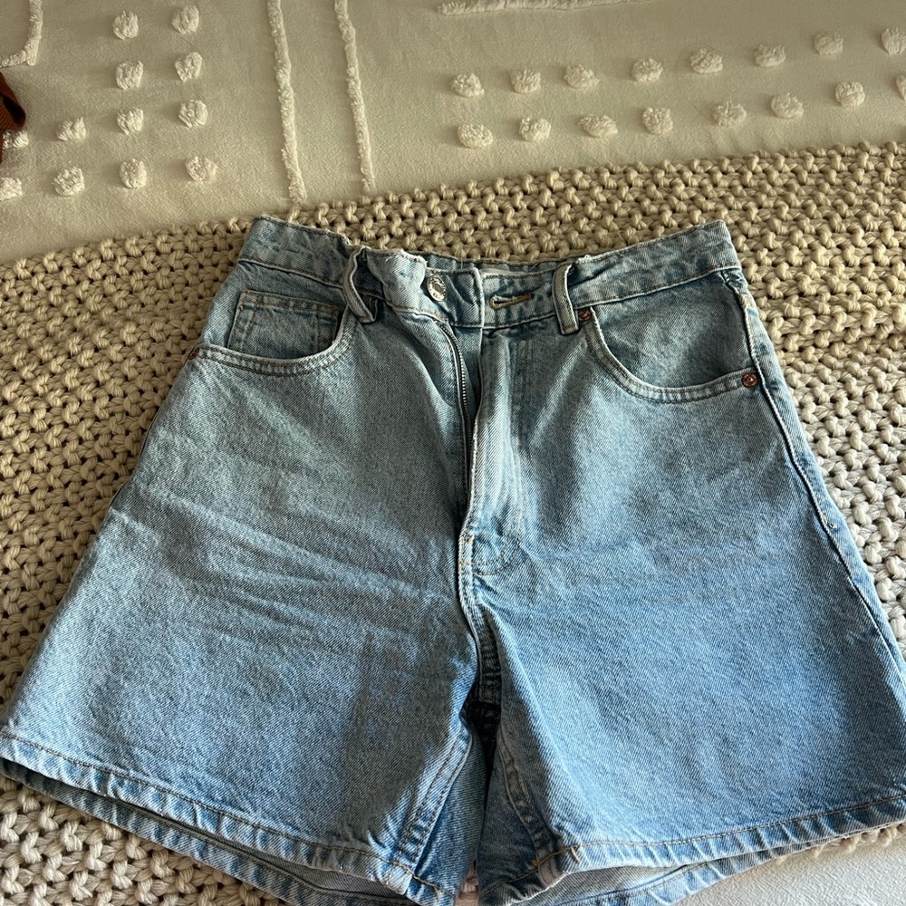 Light wash Zara mom shorts